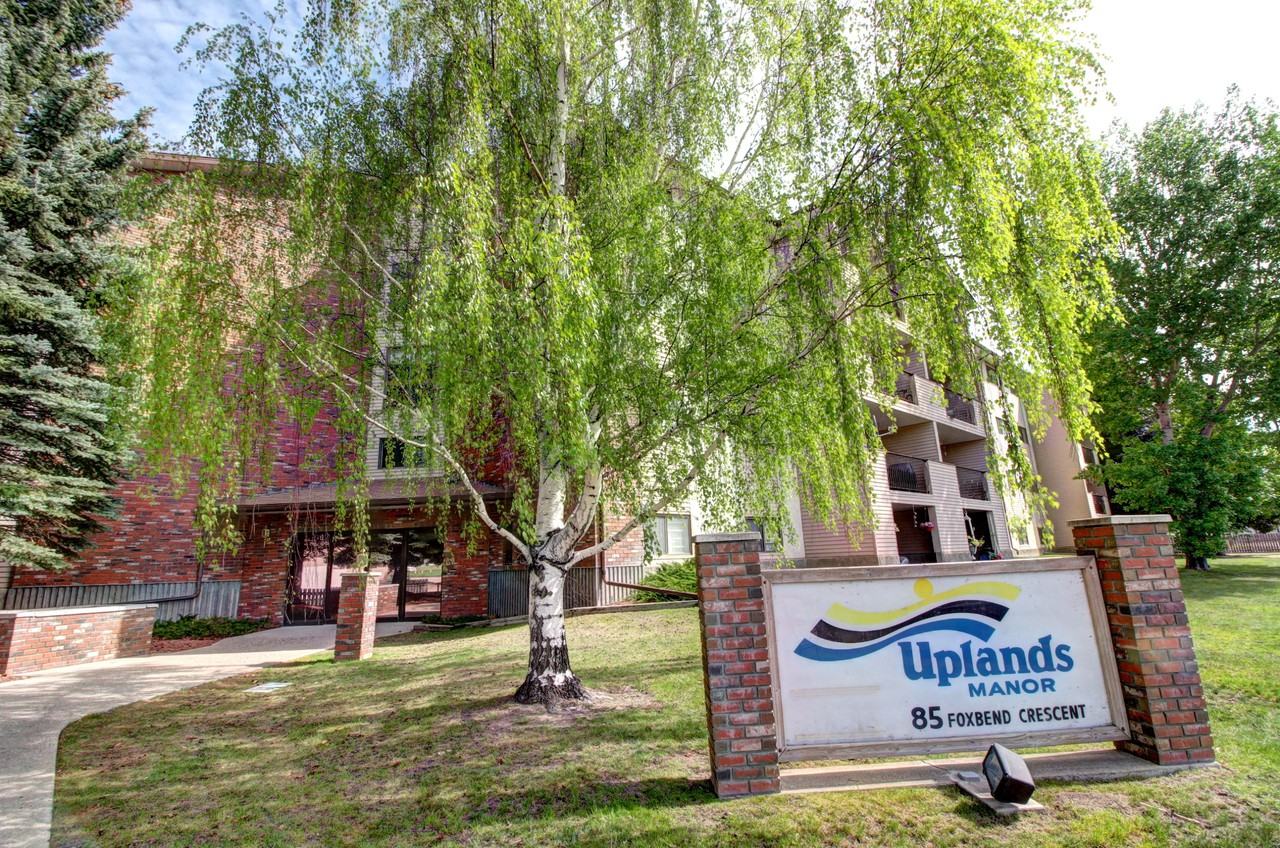 204 Foxbend Cres N - Photo 2 of 16