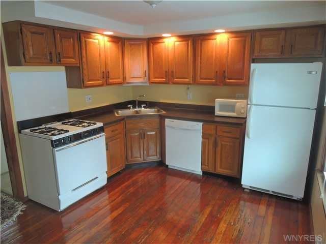 4528 Oxford Terrace - Photo 2 of 11