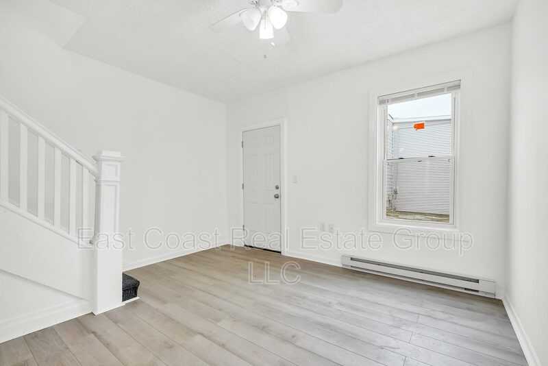 185 Berkson Ave - Photo 2 of 15