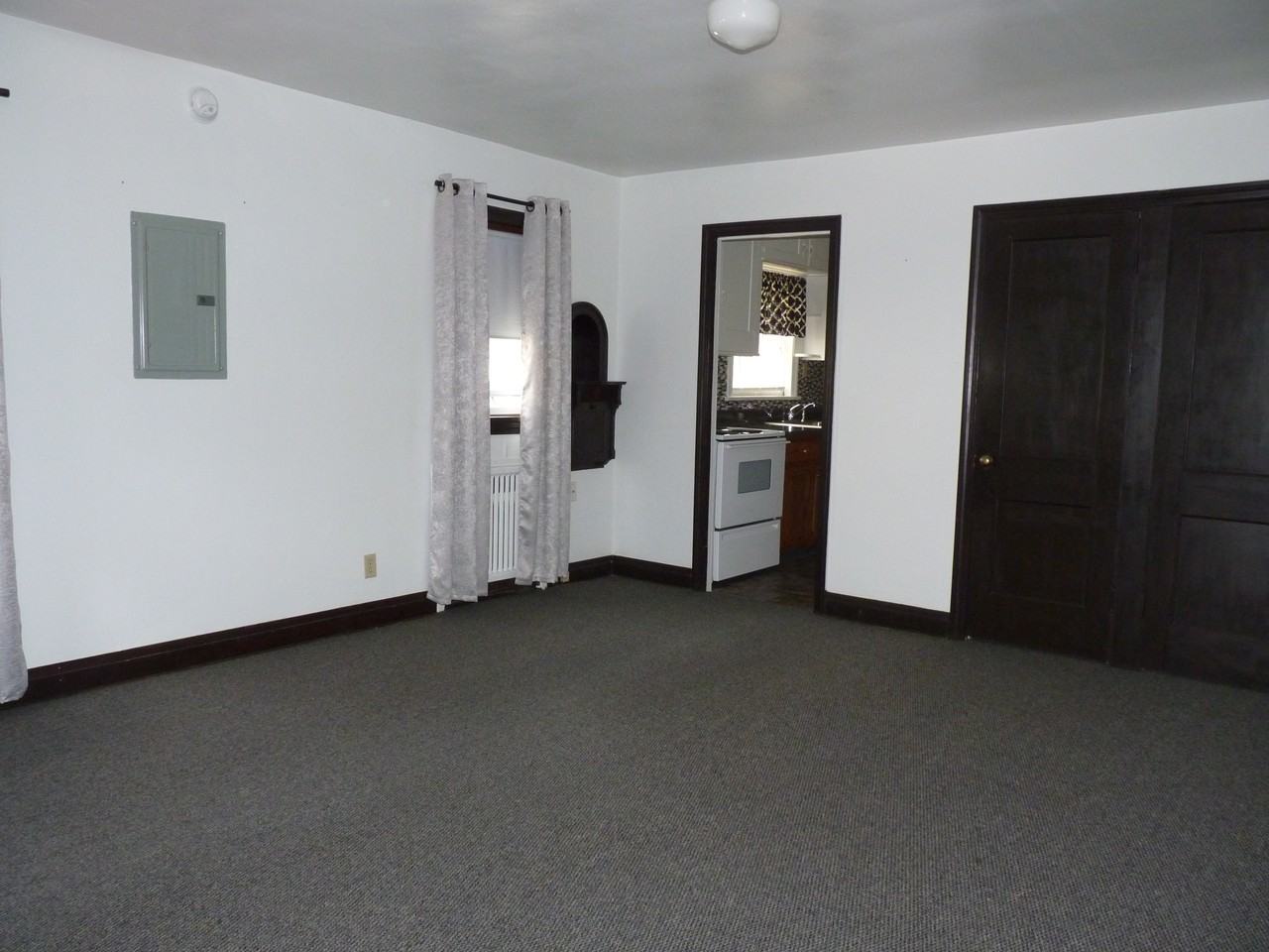Fairmount Parkway Apartments - Photo 2 of 7