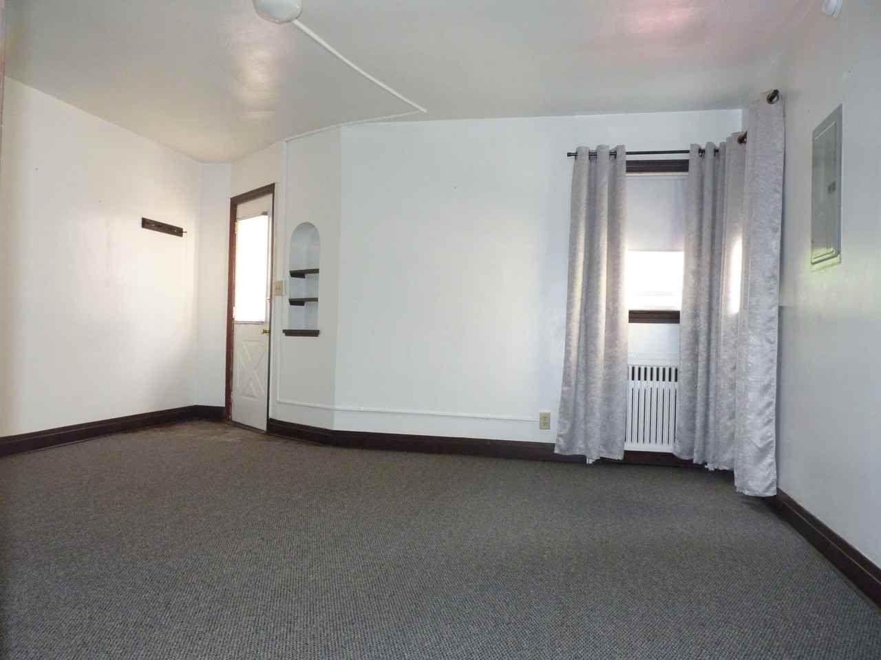 Fairmount Parkway Apartments - Photo 3 of 7