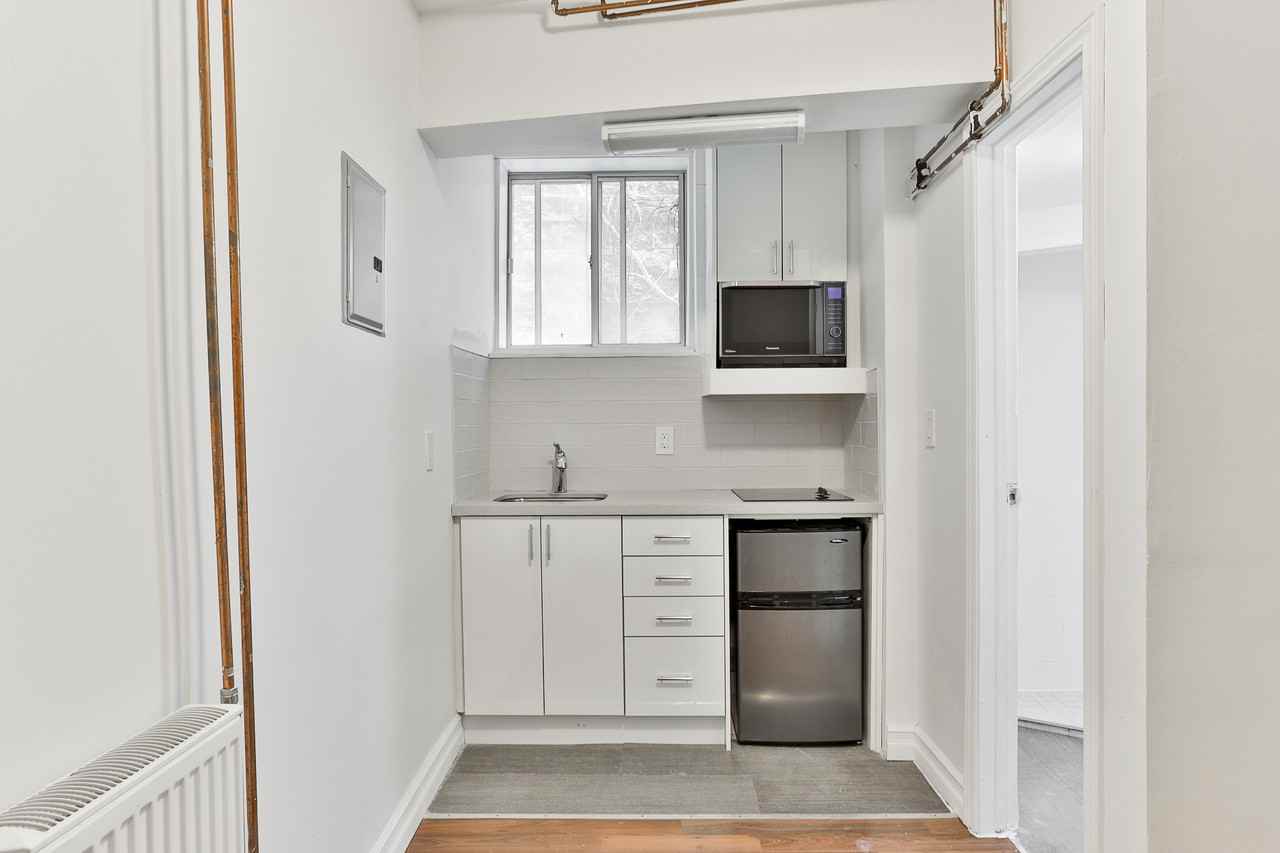 915 St Clair Avenue West - Photo 2 of 8