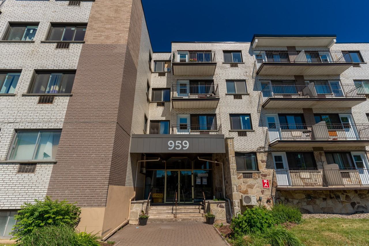 939-959 Boulevard de la Cote Vertu - Photo 2 of 23