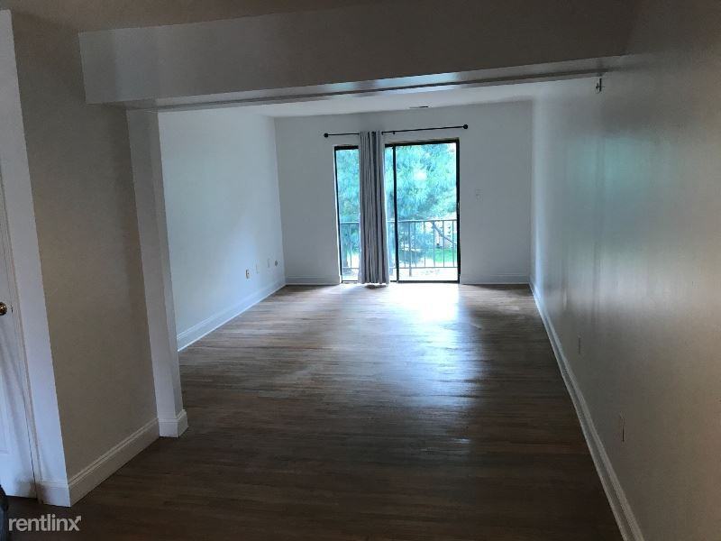 1908 Silver Ct - Photo 3 of 7