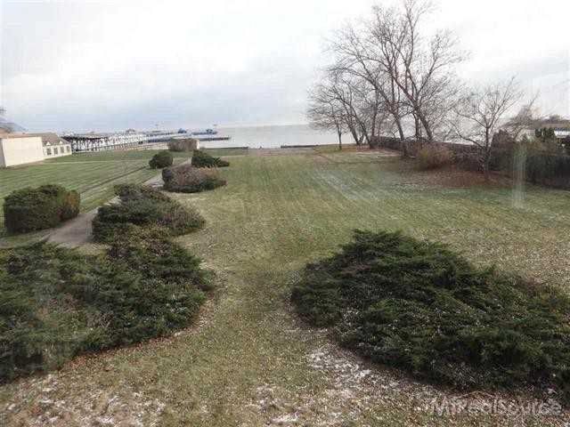 36216 Jefferson Ave - Photo 2 of 19