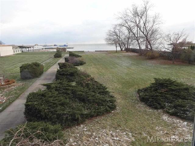 36216 Jefferson Ave - Photo 3 of 19