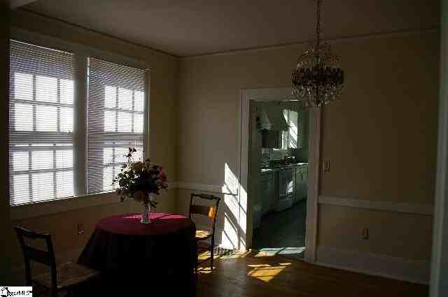 1313 E N St - Photo 2 of 12