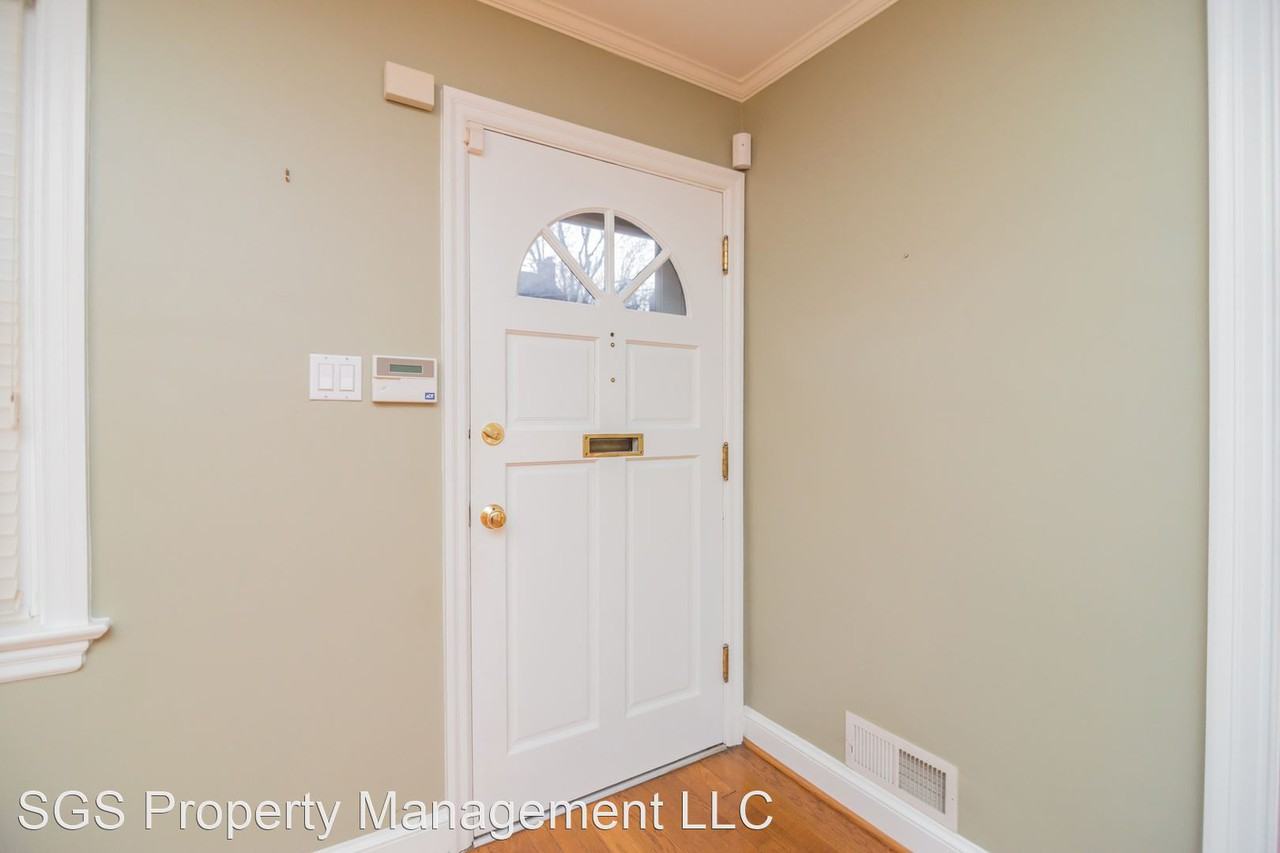 2312 N Monroe St - Photo 3 of 22