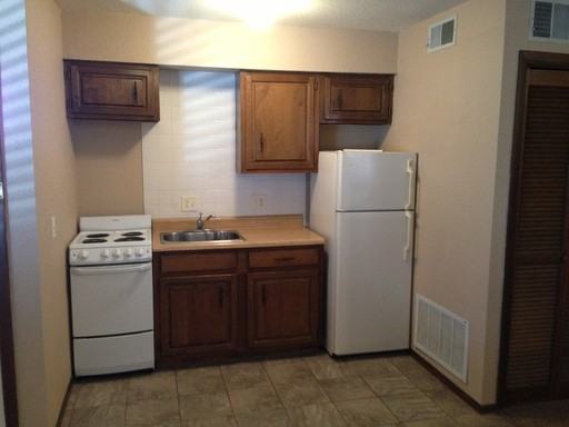 1430 Spencer Dr - Photo 3 of 5