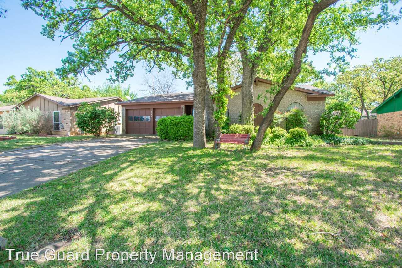 2705 Mintwood Pl - Photo 2 of 15