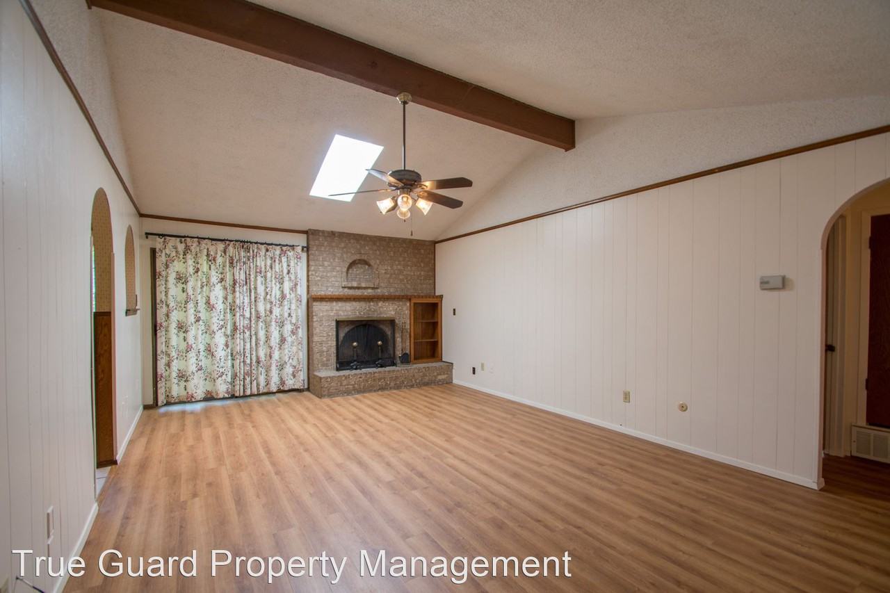 2705 Mintwood Pl - Photo 3 of 15