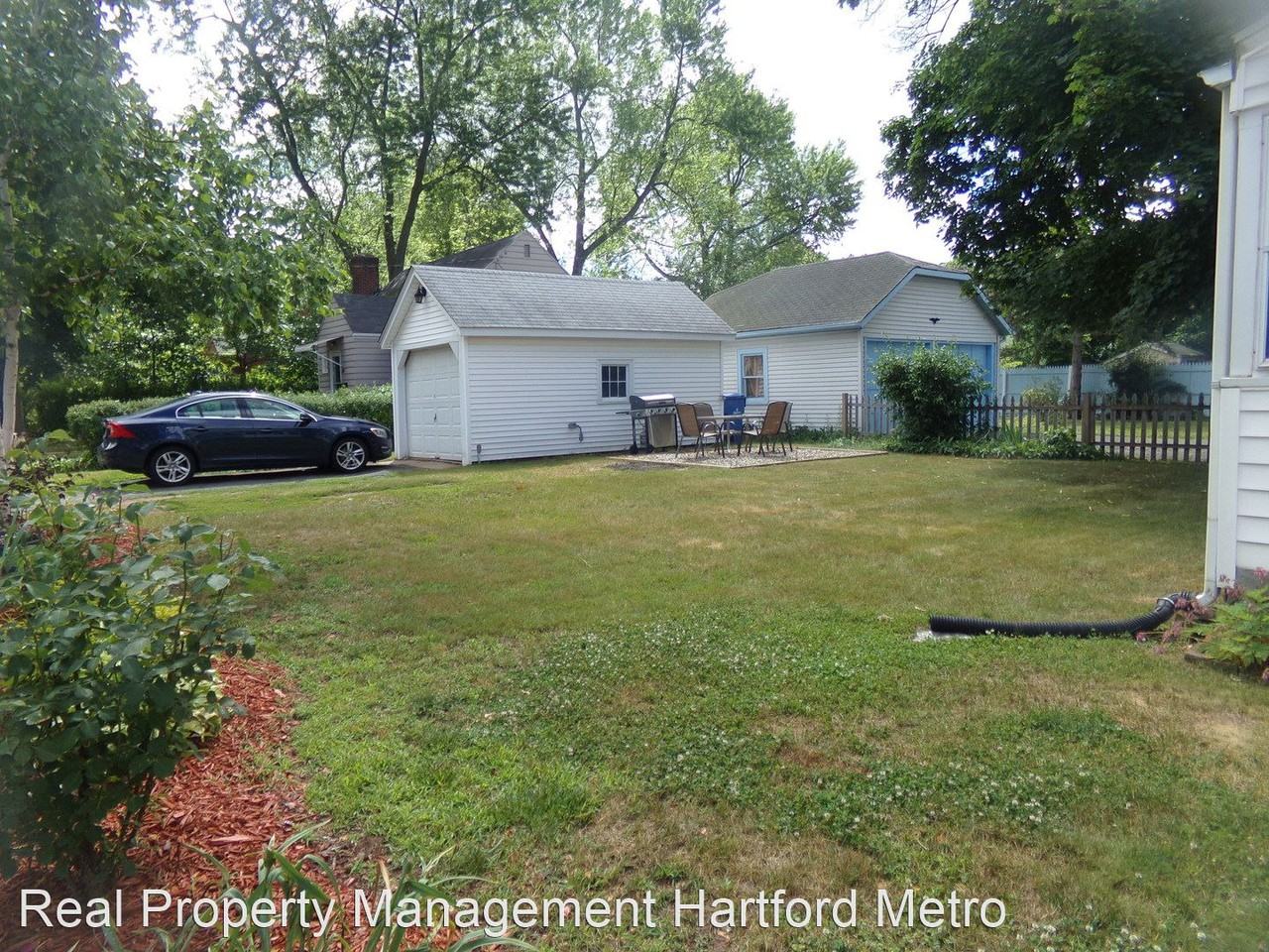 229 Summit St - Photo 3 of 18