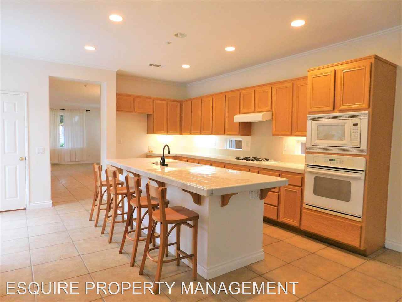 718 Entrada Dr - Photo 3 of 8