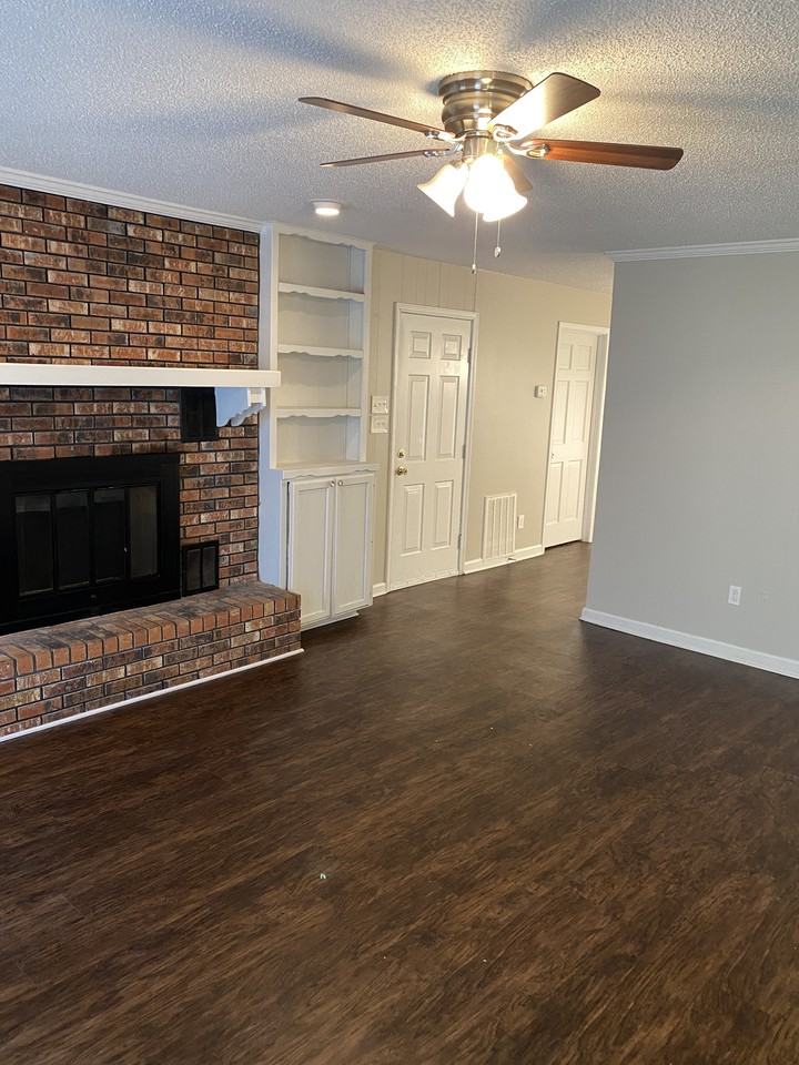 7 Wild Berry Pl - Photo 2 of 24