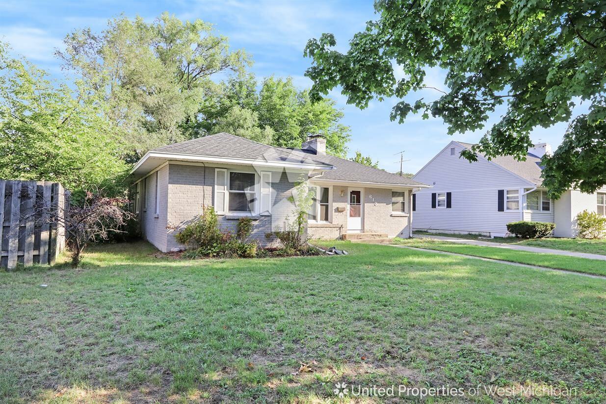 613 Broadview St Se - Photo 2 of 27