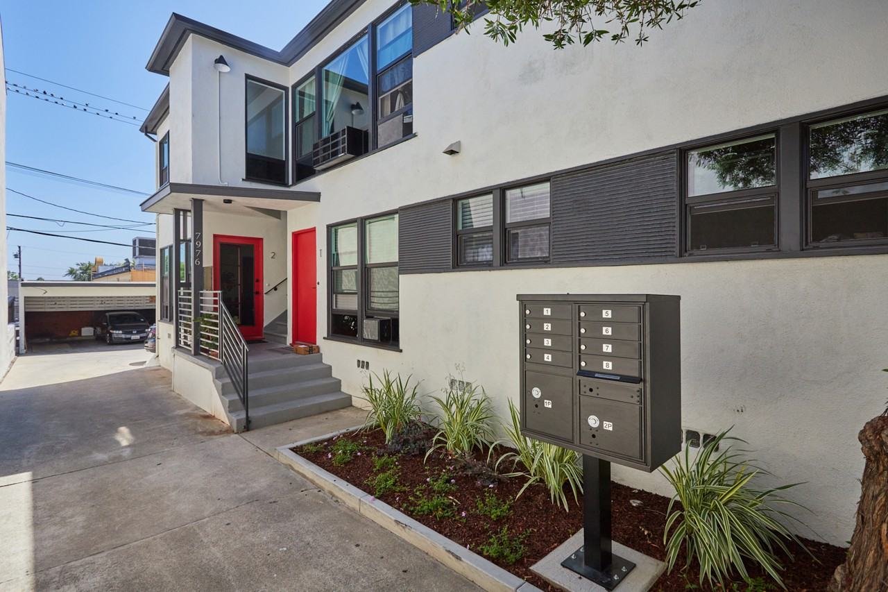 Nora on Norton - Photo 3 of 17