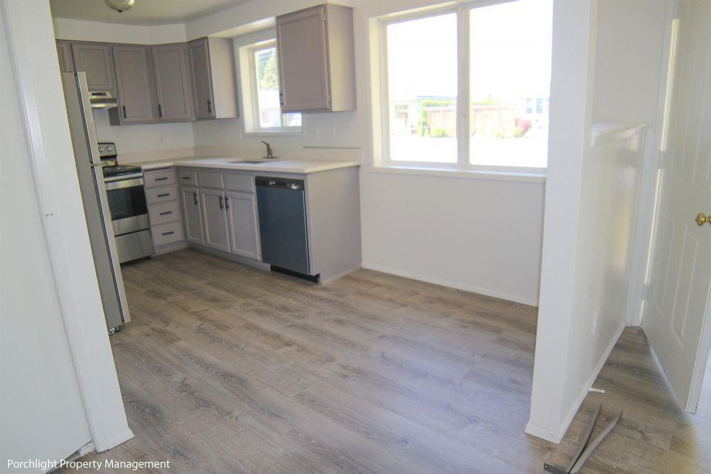1335 Main St - Photo 2 of 10