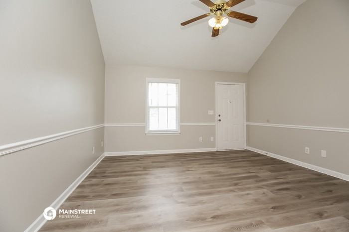 352 Royal Garden Dr - Photo 3 of 16
