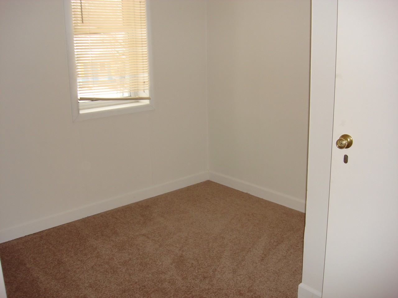 15504 Chelsea St - Photo 2 of 11