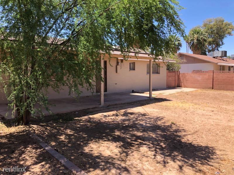 1120 E Bishop Dr - Photo 3 of 12