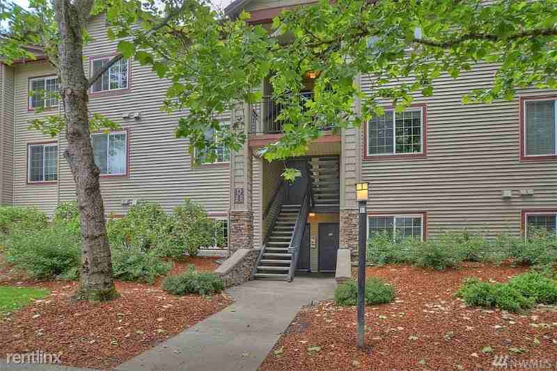 25025 Se Klahanie Blvd #D102