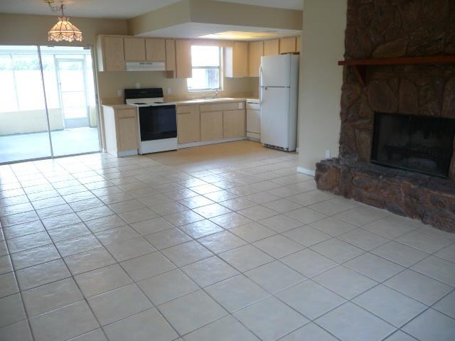 21610 Southwood Dr - Photo 3 of 10