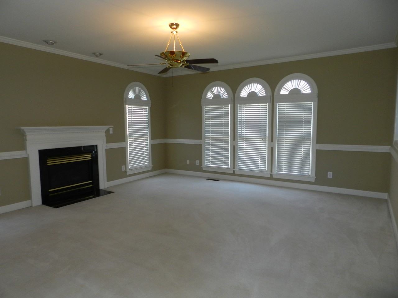 306 Waverly Dr - Photo 2 of 27