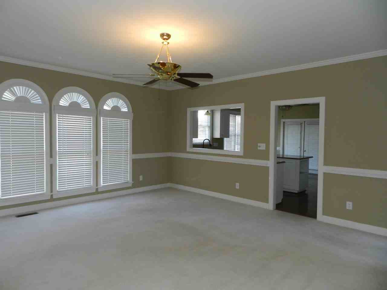 306 Waverly Dr - Photo 3 of 27