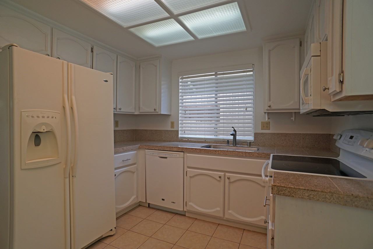 1509 Deerfield Cir - Photo 6 of 25