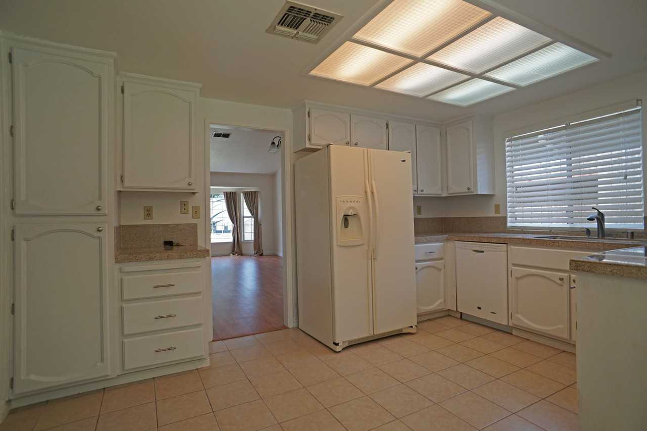 1509 Deerfield Cir - Photo 7 of 25