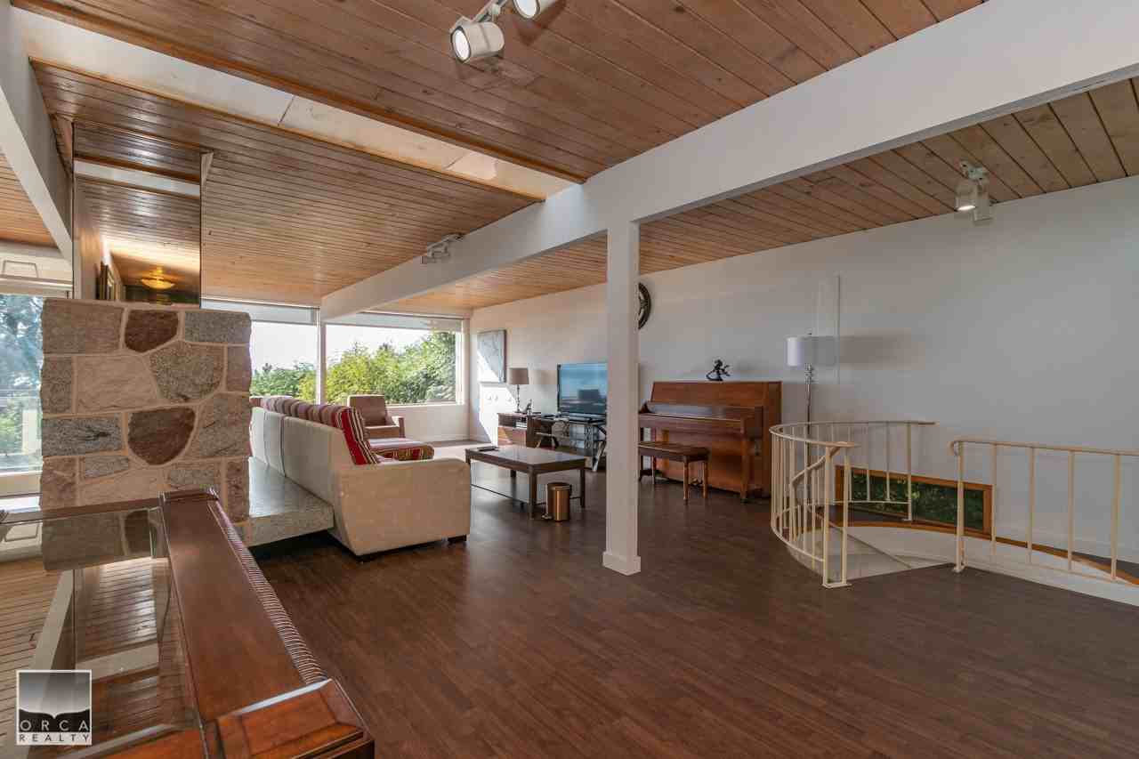 2664 Rosebery Ave - Photo 2 of 10