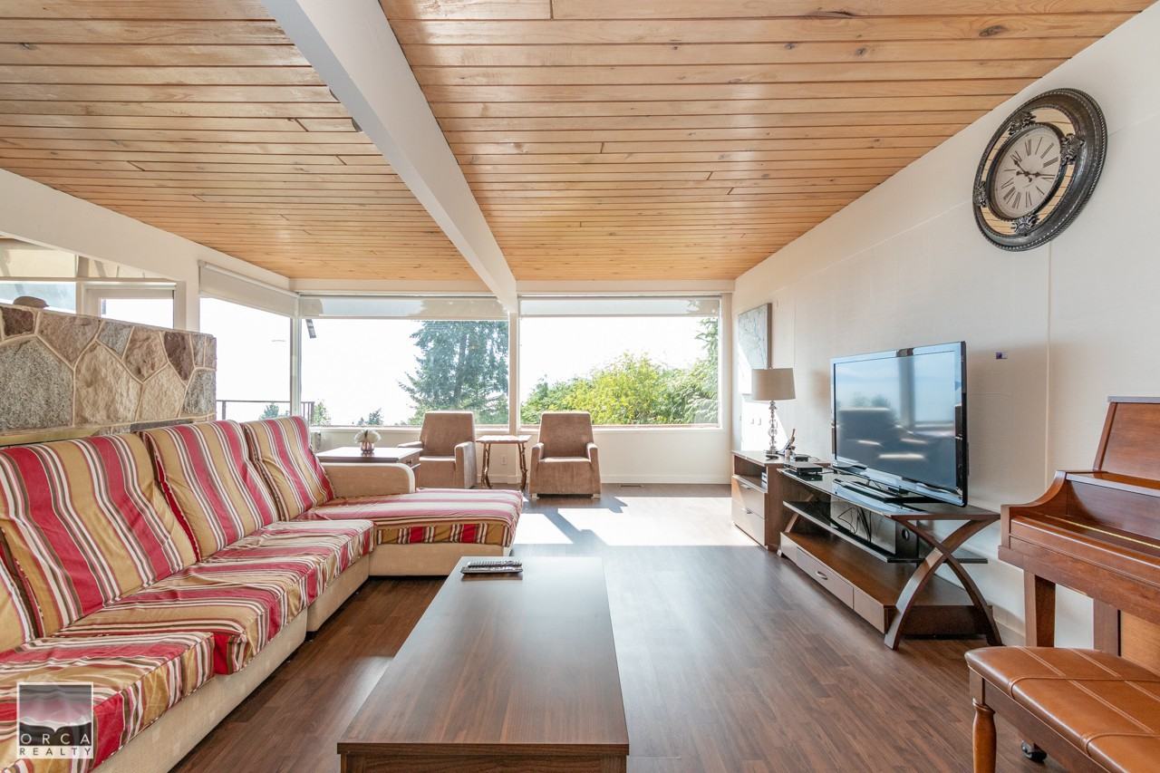 2664 Rosebery Ave - Photo 3 of 10