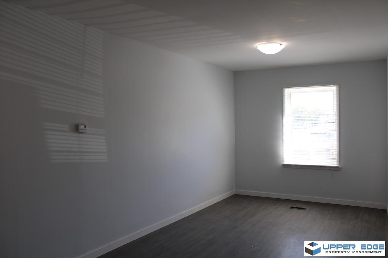 473 Aikins St - Photo 2 of 10