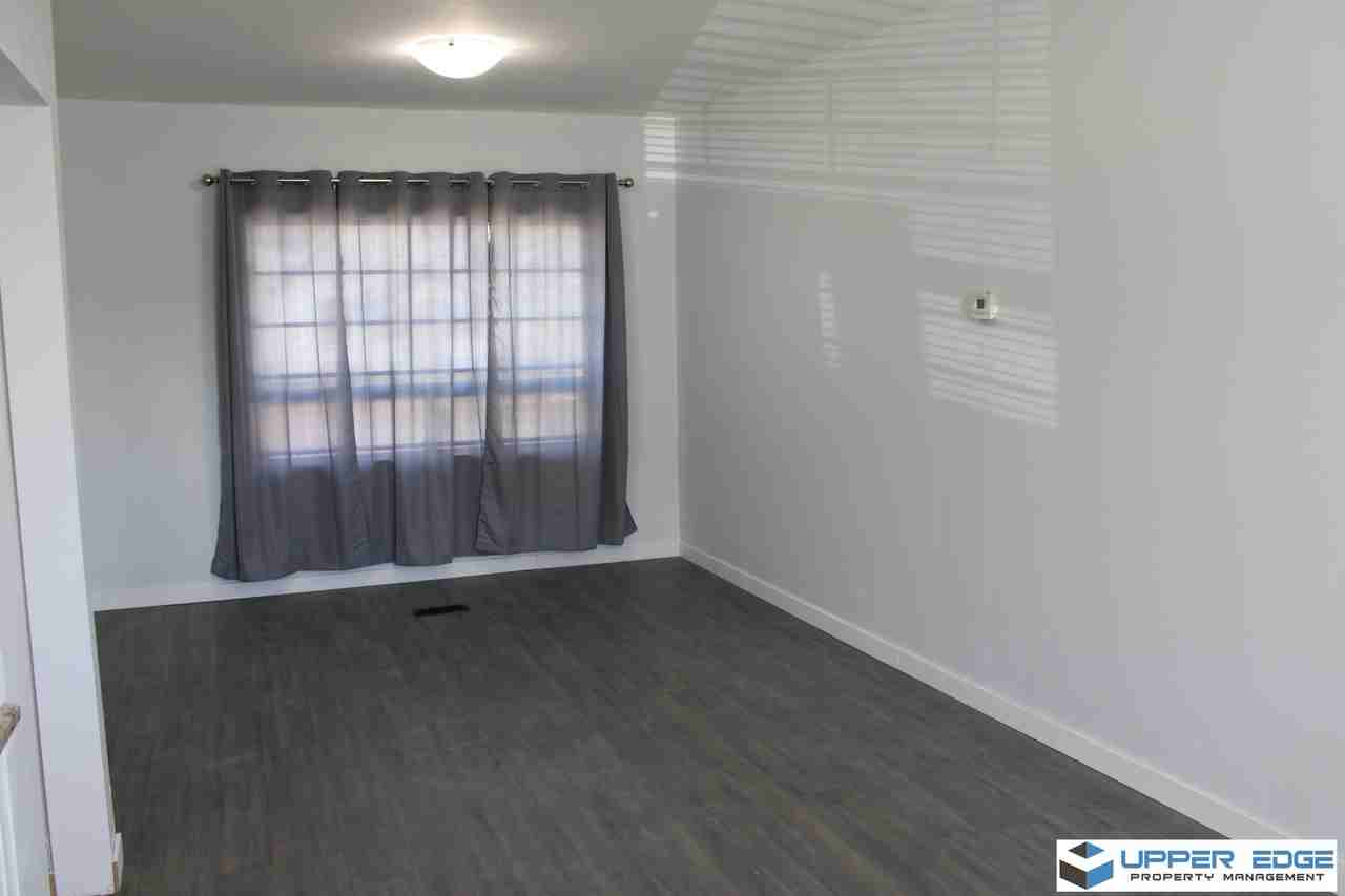 473 Aikins St - Photo 3 of 10