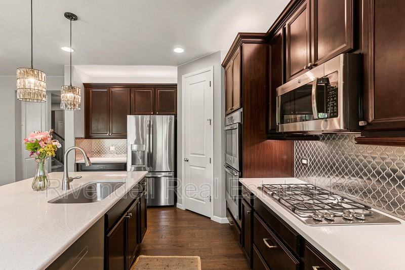 4398 Mcmurdo Ct - Photo 3 of 25