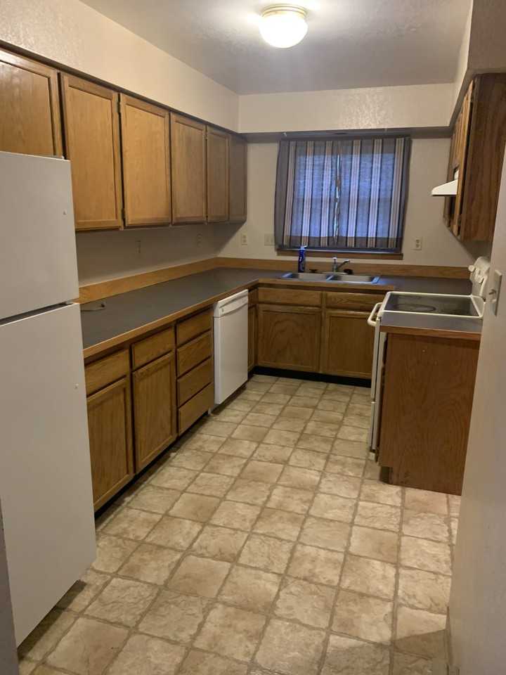 335 Parkchester Dr #2 - Photo 3 of 12