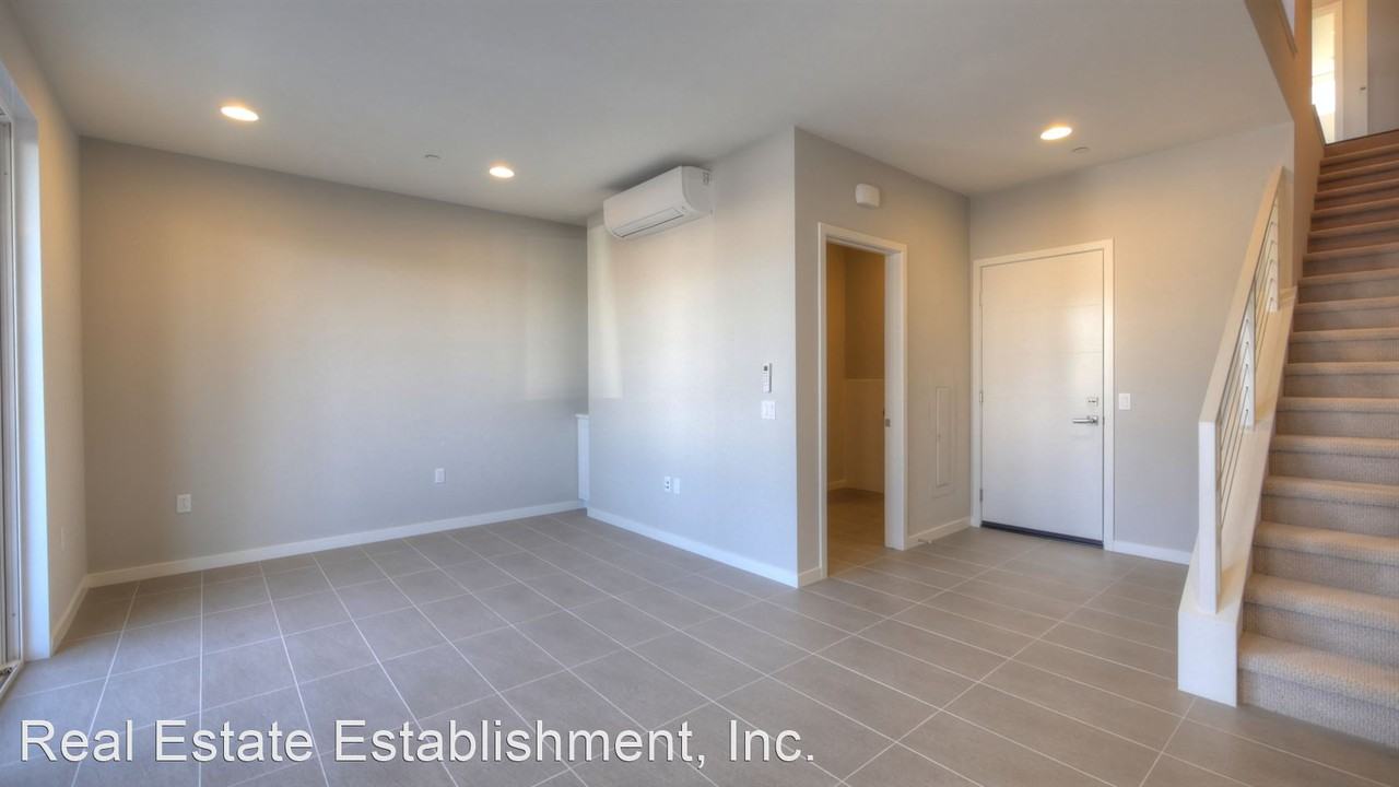 629 W 17th St - Photo 3 of 35