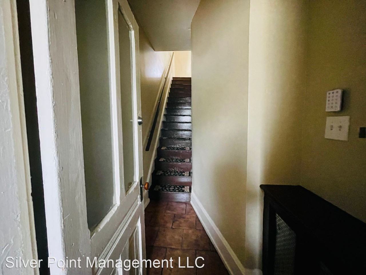 612 Highland Ave - Photo 3 of 18