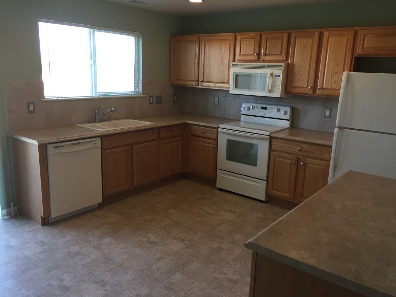 334 Montgomery Dr - Photo 5 of 12