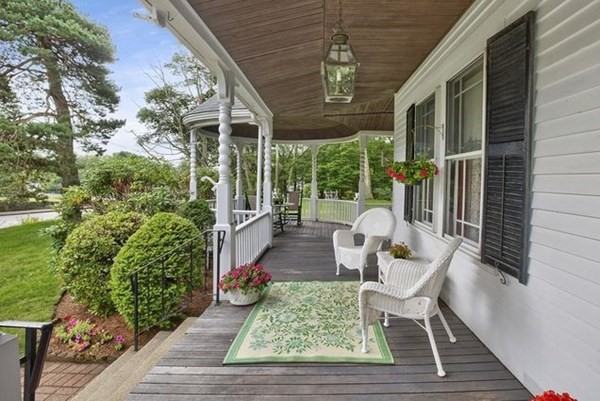 326 Lexington St - Photo 2 of 19