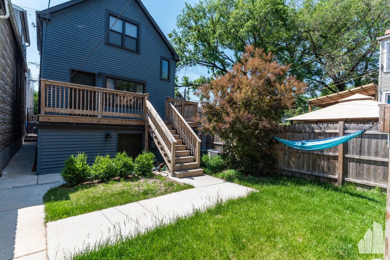 1722 1722 N.Artesian Coach House #CH - Photo 2 of 28