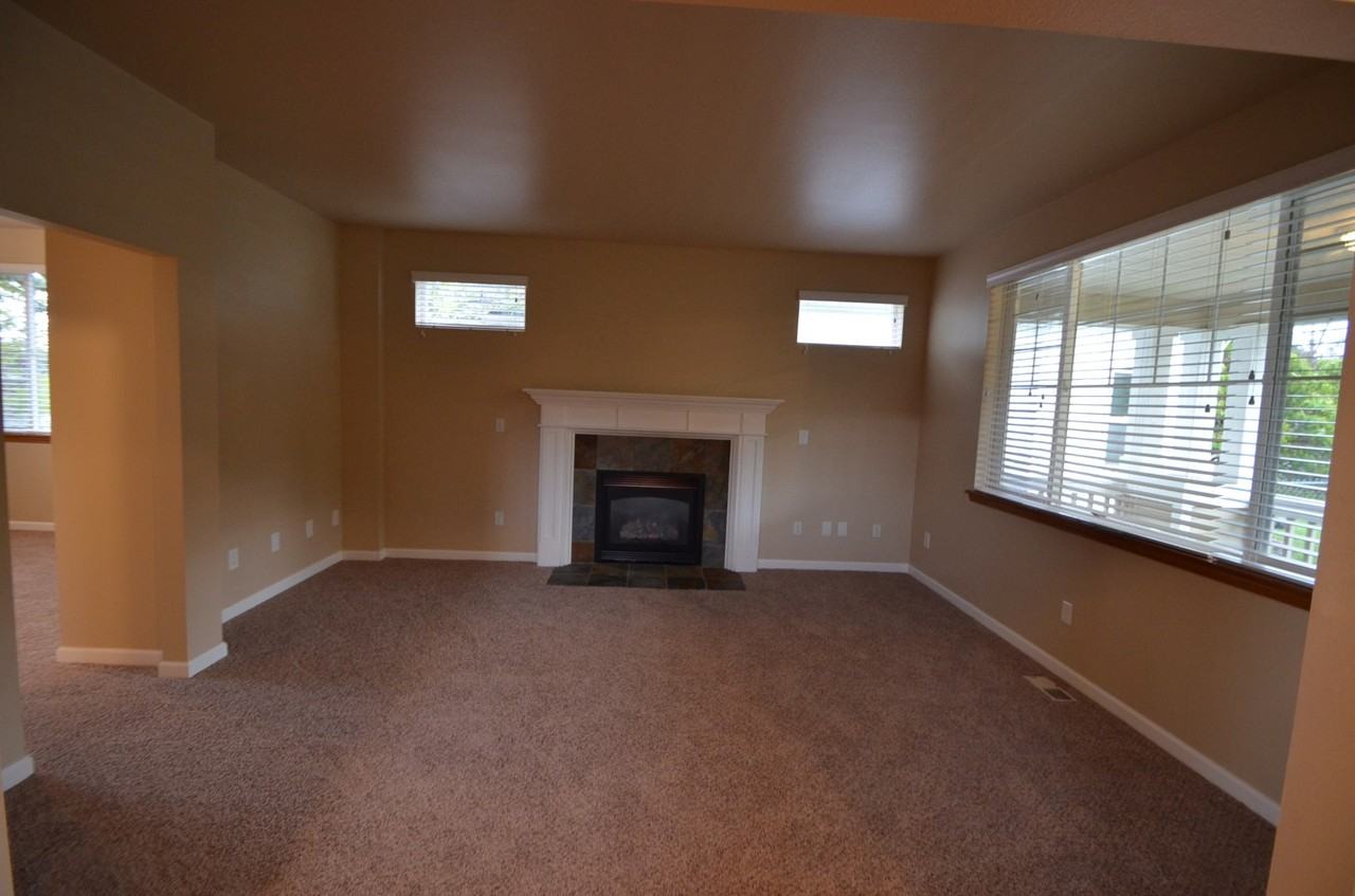 8405 16th Ave SW - Photo 3 of 13