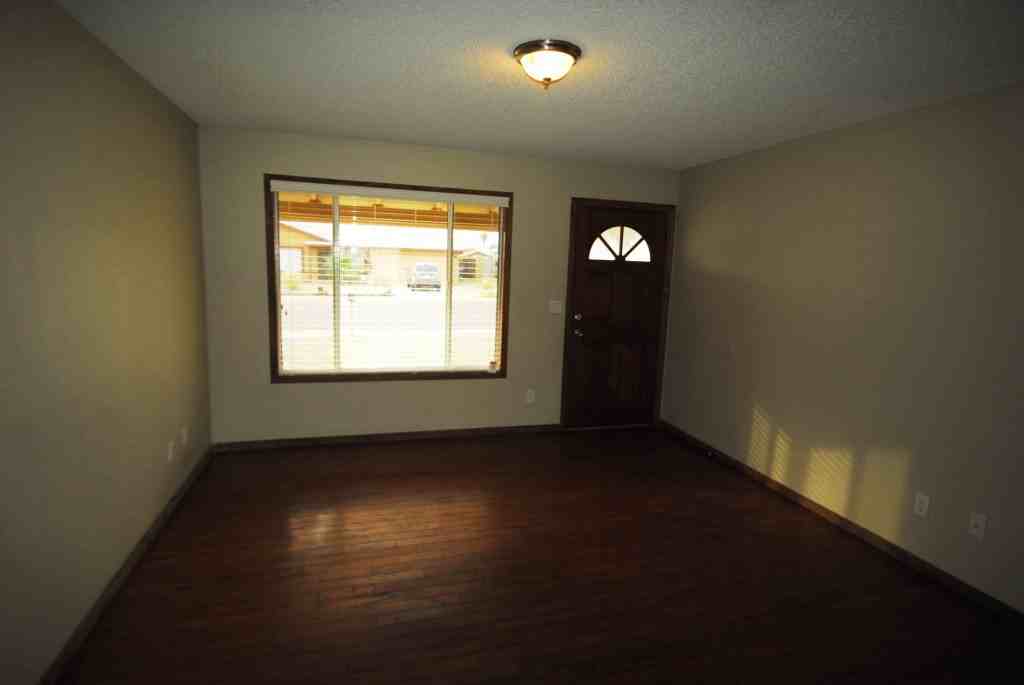 902 W Westchester Ave - Photo 3 of 16