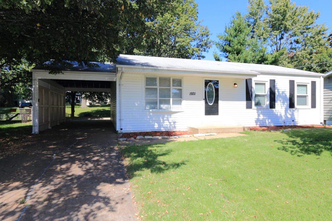 1931 Hudson Rd - Photo 2 of 16