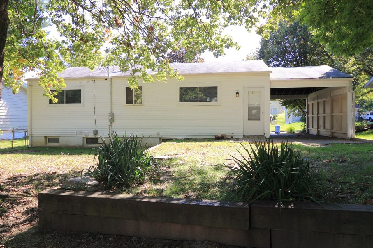 1931 Hudson Rd - Photo 3 of 16