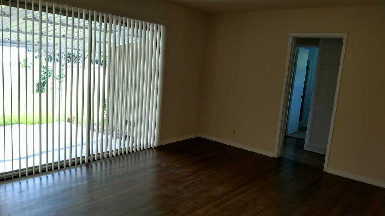 670 Willow Ave #1 - Photo 3 of 12