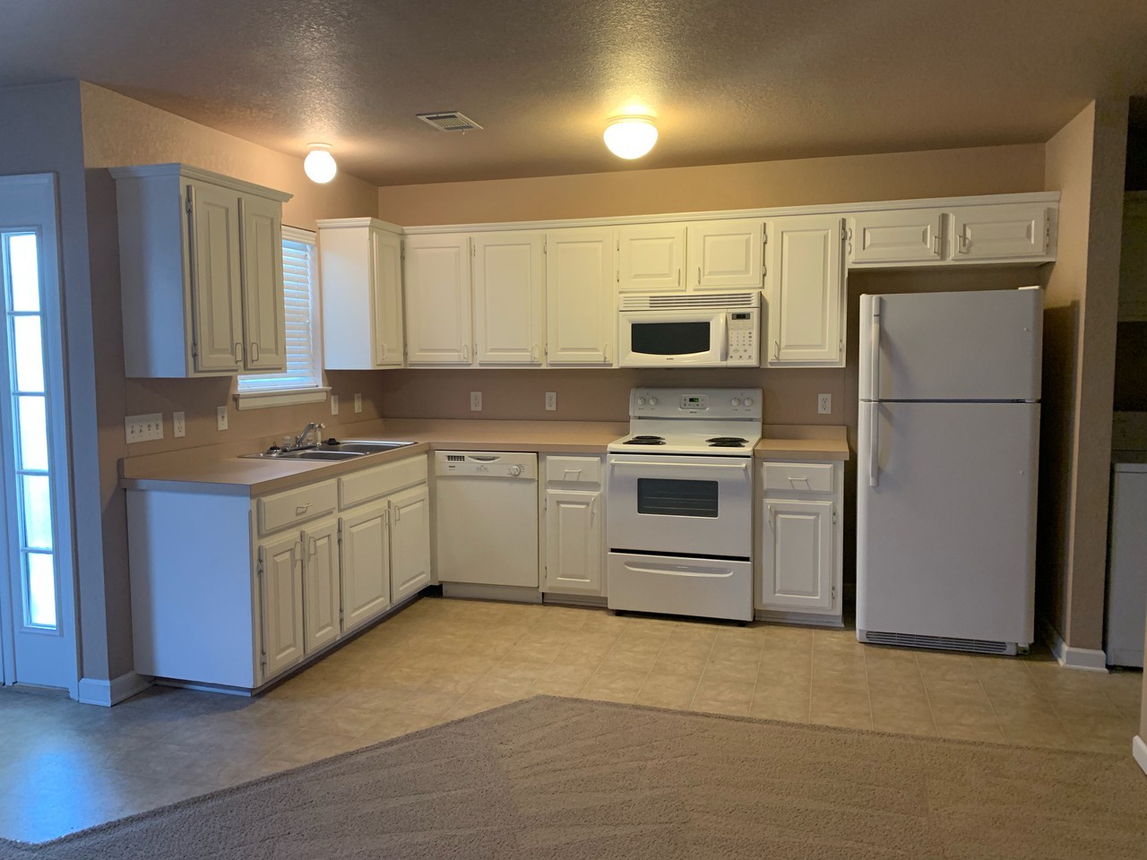 811 N 48th St #D - Photo 4 of 15