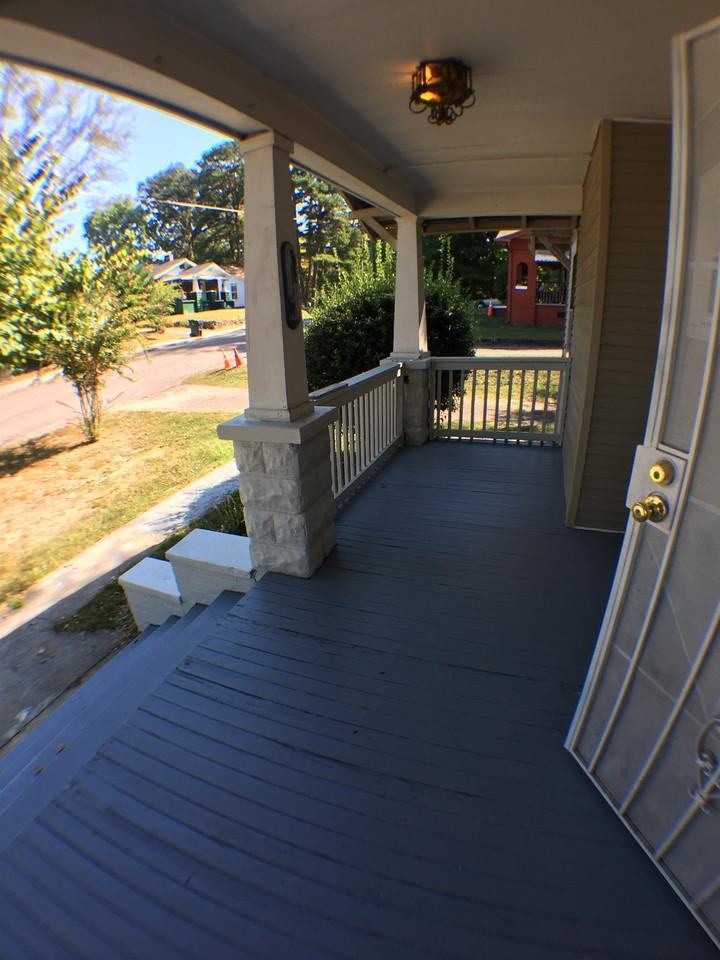 423 S Hembree St #1 - Photo 2 of 9