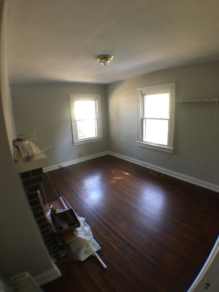 423 S Hembree St #1 - Photo 5 of 9