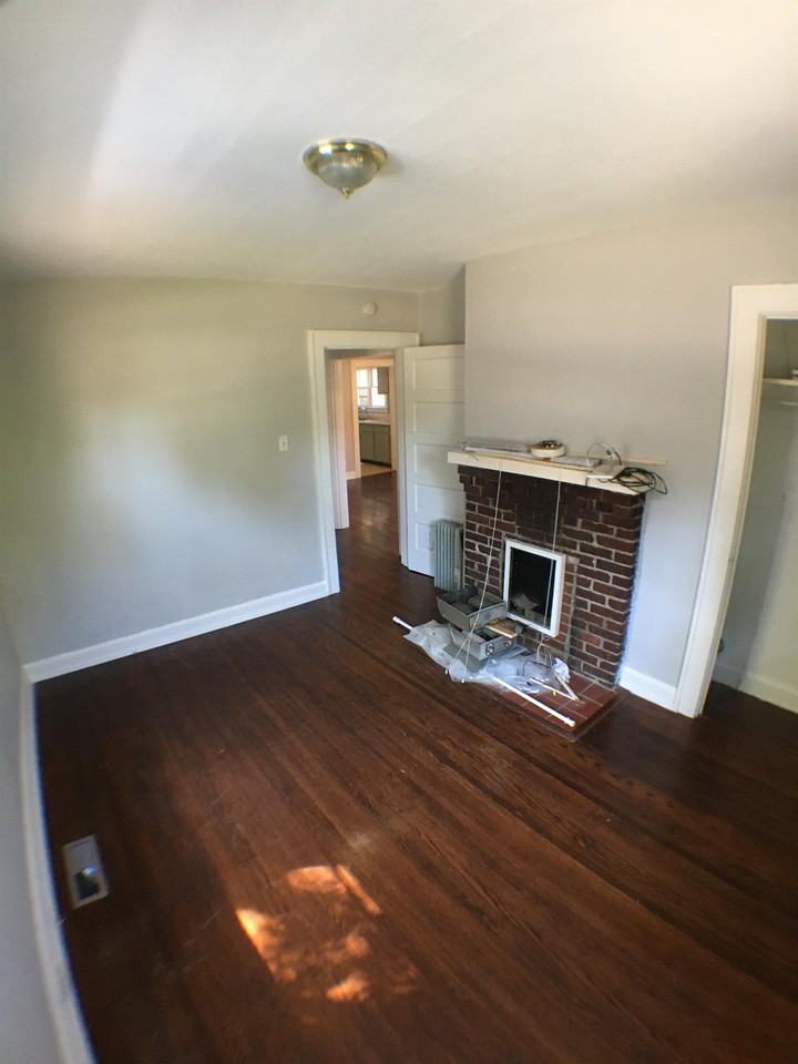 423 S Hembree St #1 - Photo 6 of 9